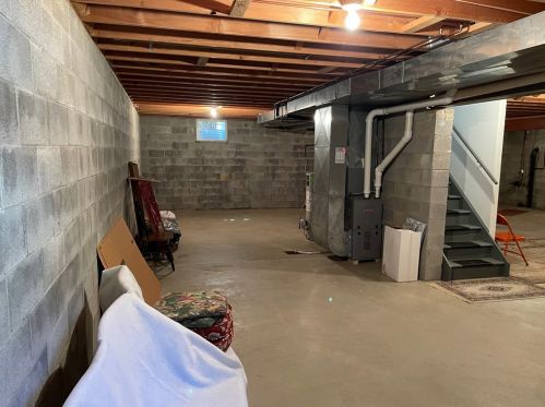 8116 Palomino Dr, Bridgeville PA  15017-1157 exterior