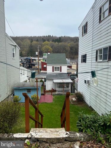 416 Middle St, Ashland PA 17921-1920 exterior