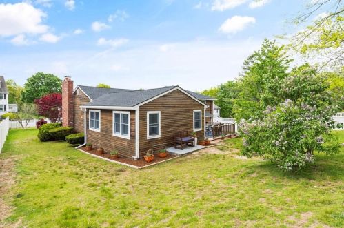 44 Houghton St, Woburn MA 01801-3551 exterior