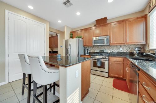 336 Tilden Cir, Vacaville CA  95688-9485 exterior