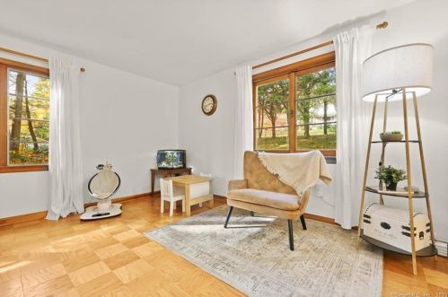38 Hemlock Trl, Bridgeport CT  06611-3343 exterior