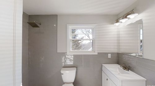 2386 Lindy Rd, Westbury NY  11590-6107 exterior