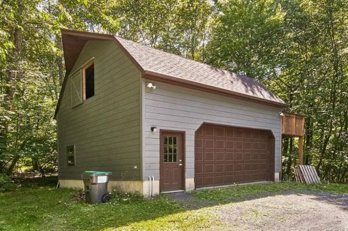 16 Cascade Lake Rd, Warwick, NY 10990-3823