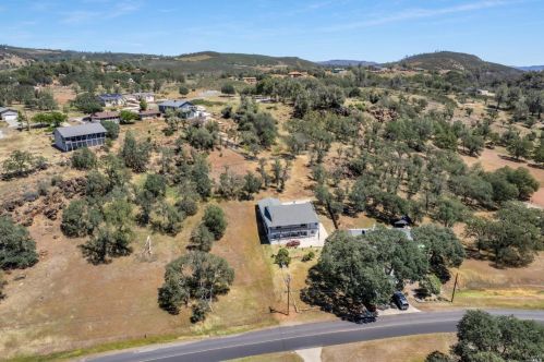 20272 Powder Horn Rd, Middletown, CA 95467-8715