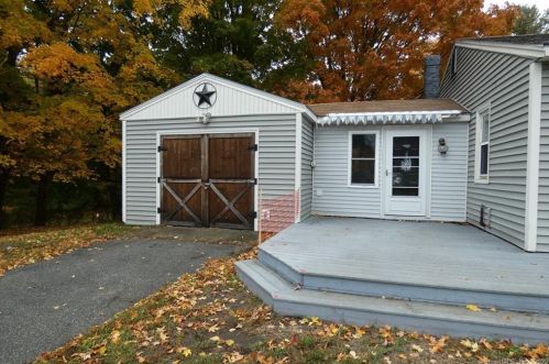 543 Main St, Moosup, CT 06354-1109