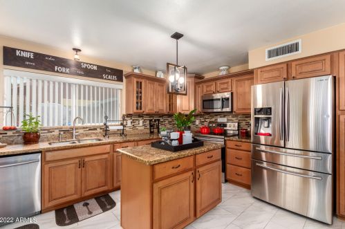 1236 Kiva Ave, Mesa, AZ 85202-6631