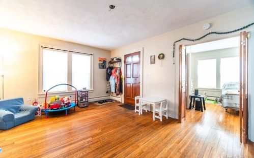 107 Birdsey Ave, Middletown CT  06457-4302 exterior