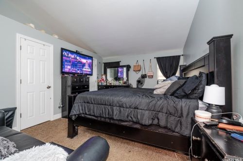 60 Locust St, Central Islip NY  11722-3126 exterior