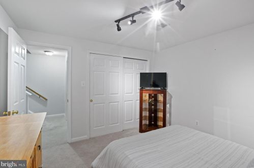 6724 Emmanuel Ct, Gainesville VA  20155-1492 exterior