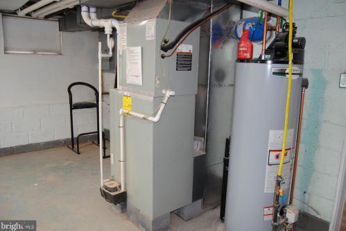 2065 Geoffrey Dr, Willow Grove PA  19090-2217 exterior