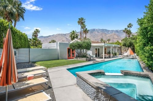 1120 Louise Dr, Palm Springs CA  92262-3209 exterior