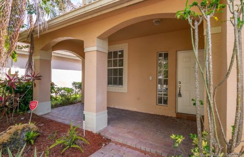 185 166th Ave, Hollywood, FL 33027-1033