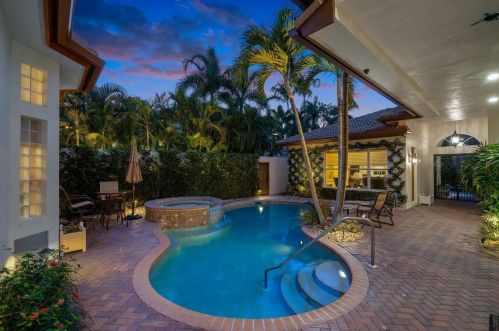 8780 Valhalla Dr, Delray Beach, FL 33446-9570
