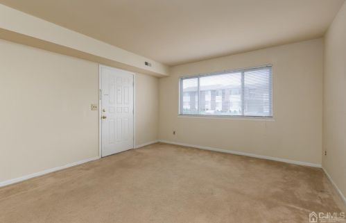 1301 Bradley Ct, Princeton NJ  08540-9547 exterior