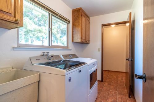 105 Daffodil Dr, Hollister CA  95023-3103 exterior