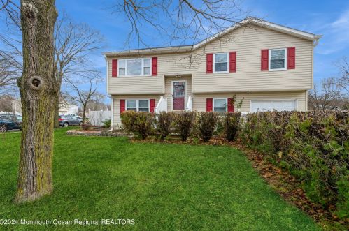 861 Poole Ave, Hazlet, NJ 07730-2041