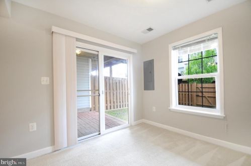 209 Hawks View Sq, Leesburg VA  20175-4103 exterior