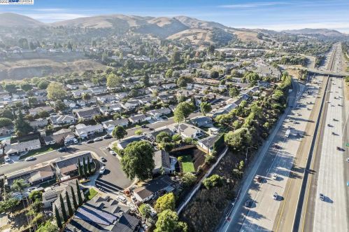 7769 Deervale Ct, Pleasanton CA  94568-1016 exterior