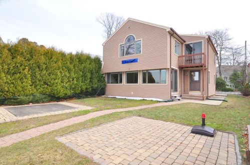 26 Birch St, Waterbury CT  06704-3806 exterior