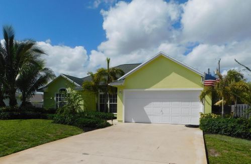 466 Cork Rd, Fort Pierce, FL 34984-8909