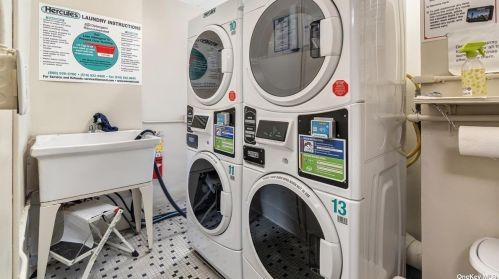 50 Hill Park Ave, Great Neck NY  11021-3757 exterior