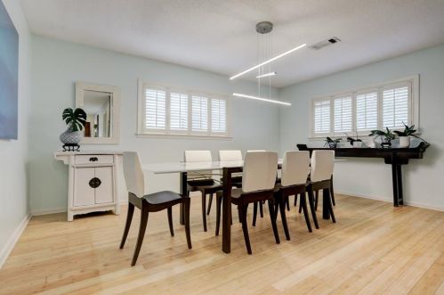 319 Barracuda Ave, Galveston TX 77550-3224 exterior