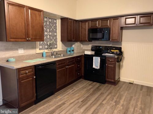 8 5th St, Pottstown, PA 19464-5222