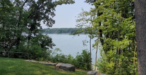619 Nokomis Dr, East Farmington, WI 54020-4721