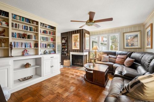 10 Lee Dr, Lyme CT  06371-2111 exterior