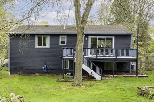 8 Abbott Ave, Ridgefield CT  06877-4407 exterior