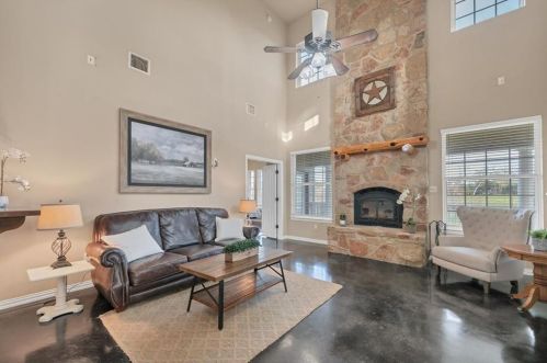 112 Cedar Ln, Lost Pines, TX 78612-3204
