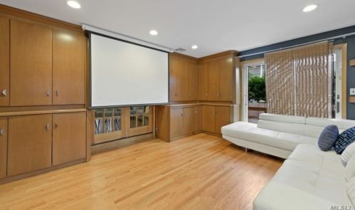 563 Linda Ln, Woodsburgh NY  11598-1524 exterior