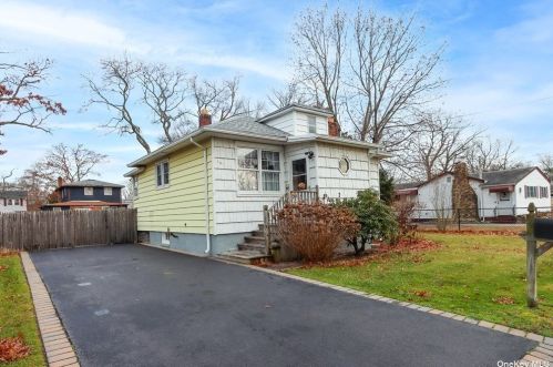 167 Officials Ave, Holbrook, NY 11741-3218