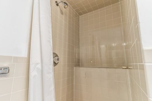 6 Wakeland Rd, Dover MA  02030-2055 exterior