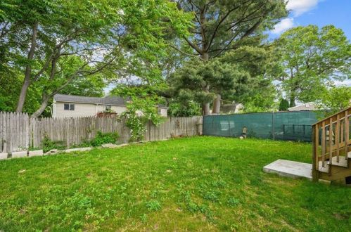 1736 Elmwood Ave, Warwick RI  02888-1104 exterior