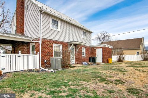 4033 Grn St, Harrisburg PA 17110-1622 exterior