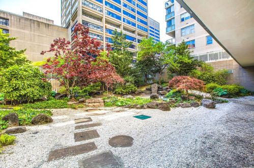 150 69th St, New York NY 10021-5704 exterior