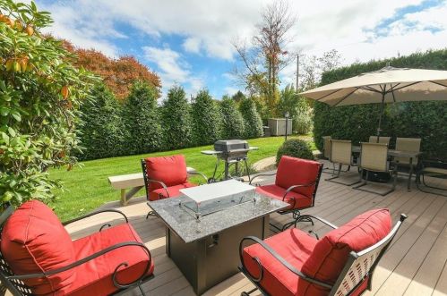 1 Kathy St, South Kingstown RI  02882-5040 exterior