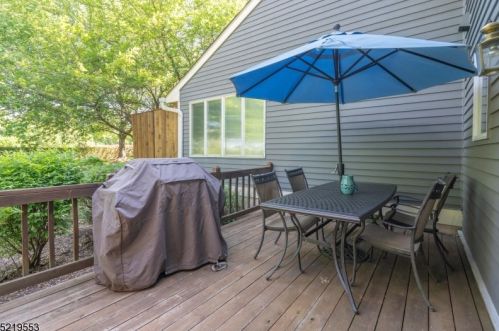 3 Country Club Dr, Annandale NJ  08801-1637 exterior