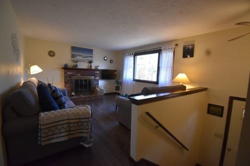 144 Woodbine Ave, Hanson MA  02341-2063 exterior