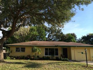 2420 Tangerine Dr, Sarasota, FL 34239-5407