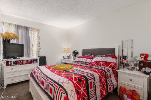 1102 Cheryl Dr, Phoenix AZ 85028-4436 exterior