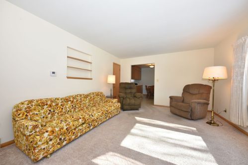306 Lemira Ave, Waukesha, WI 53188-3624