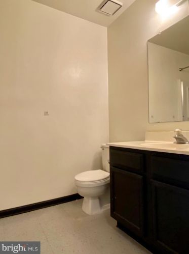 224 Stone Hurst Ct, New Castle DE  19720-3947 exterior