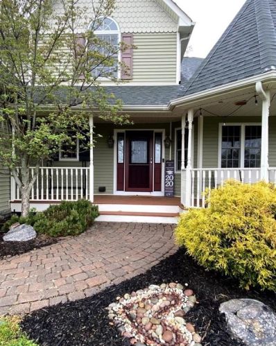 41 Laura Ln, Warwick, NY 10990-1061