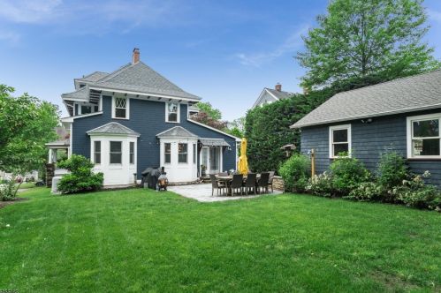 11 Ridgewood Ter, Maplewood NJ  07040-2132 exterior