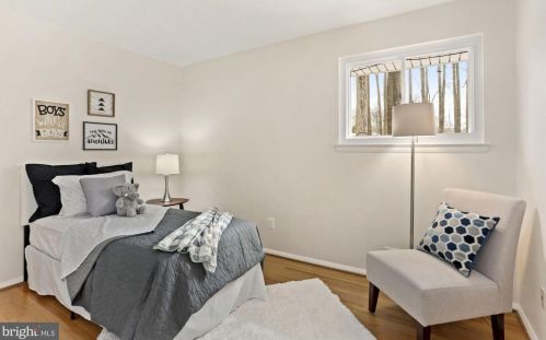 5637 Bellington Ave, Springfield VA  22151-2702 exterior