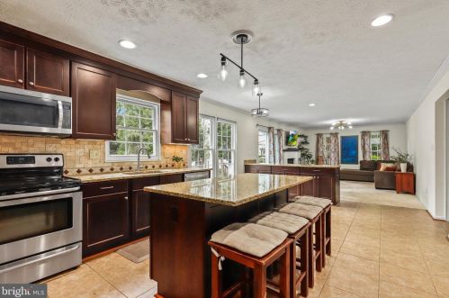 1426 Cellar Crk Way, Herndon VA  20170-2805 exterior