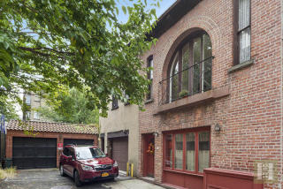 70 Verandah Pl, Brooklyn, NY 11201-6148