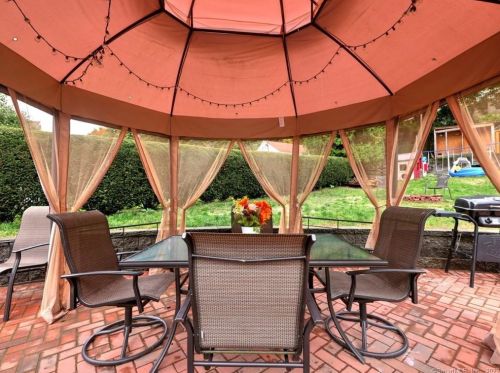 114 New Haven Ave, Derby CT 06418-2161 exterior